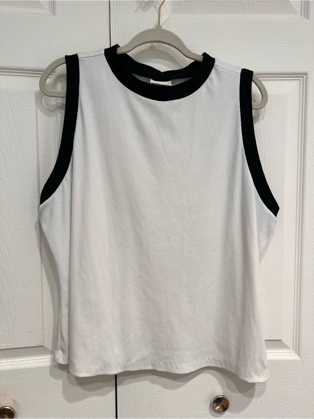 Ava & Viv 2X white and black Tank Crop Top